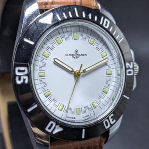 Rzadki, zabytkowy zegarek męski ULYSSE NARDIN z 17 kamieniami, wyprodukowany w Szwajcarii, z ręcznym naciągiem. zdjęcie 1