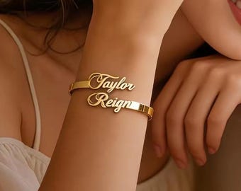 Pulsera rígida con nombre personalizado, pulsera con nombre a medida, brazalete de acero inoxidable chapado en oro, delicado regalo de joyería para ella.