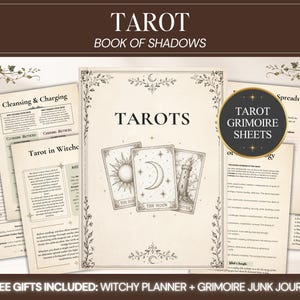 Può includere: Una raccolta di fogli di grimorio dei tarocchi stampati con una pagina di copertina centrale intitolata TAROTS con illustrazioni delle carte Il Sole, La Luna e La Torre. Le pagine aggiuntive includono testo su Pulizia e Carica, Tarocchi nella Stregoneria e vari stesure di carte con layout numerati.