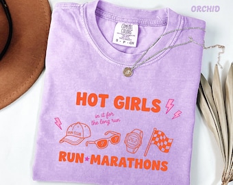 Camiseta Comfort Colors® Hot Girls Run Marathons, Camiseta para mamás corredoras, Camiseta de moda para quienes terminan carreras, Ropa deportiva para corredoras, Regalos para corredoras