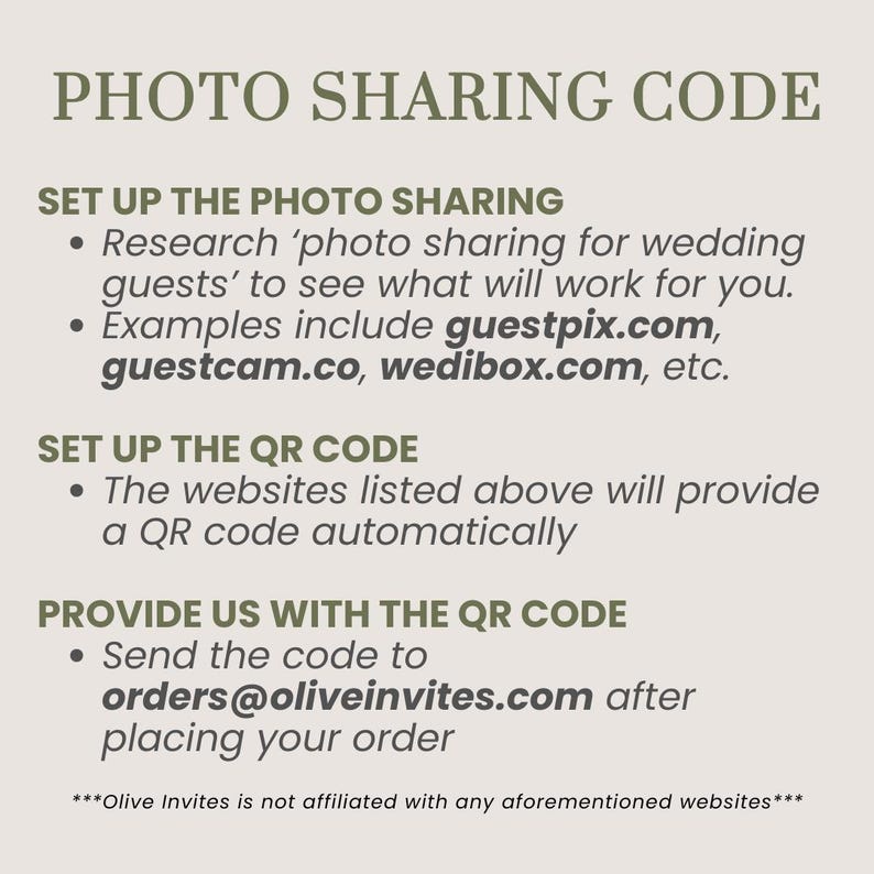 K&ouml;nnte beinhalten: Eine beige Grafik mit dem Text "PHOTO SHARING CODE". Anweisungen umfassen die Recherche zum Teilen von Fotos, das Einrichten eines QR-Codes und die Bereitstellung des Codes an orders@oliveinvites.com. Der Text listet auch guestpix.com, guestcam.co und wedibox.com auf.