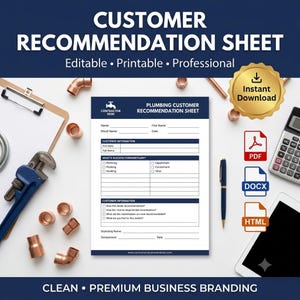 Peut inclure: Une fiche de recommandation client pour la plomberie avec des champs pour les informations client, les détails du service et les dates. Le formulaire est entouré d'une clé à pipe bleue, de raccords en cuivre, d'une calculatrice, d'un stylo et d'une tablette.