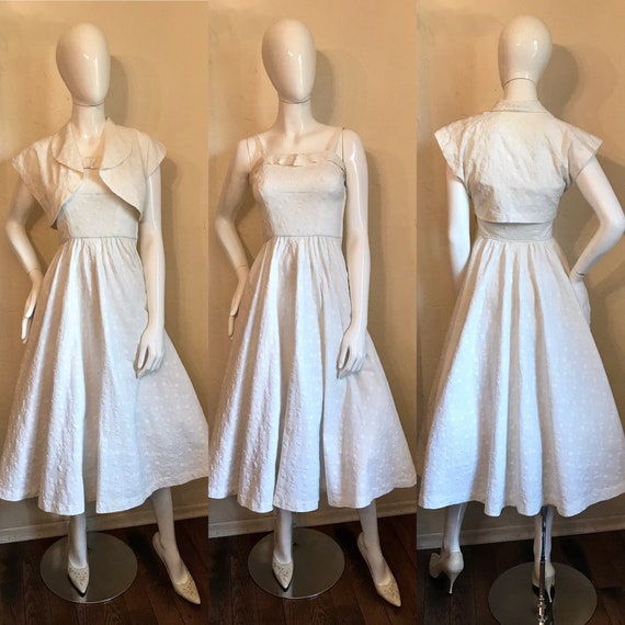 1950’s White Embroidered Matelasse Sun Dress with… - image 1