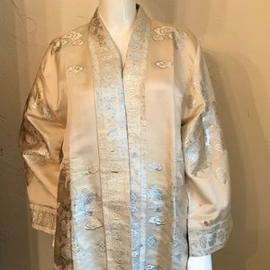 1930s 1940's Japanese Ivory & Silver Silk Dragon embossed Jacket S-M image 2