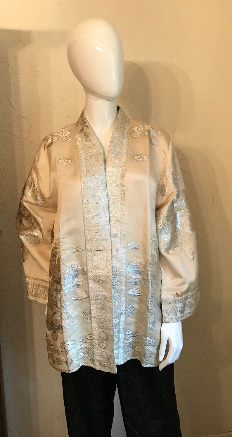 1930s 1940's Japanese Ivory & Silver Silk Dragon embossed Jacket S-M image 2