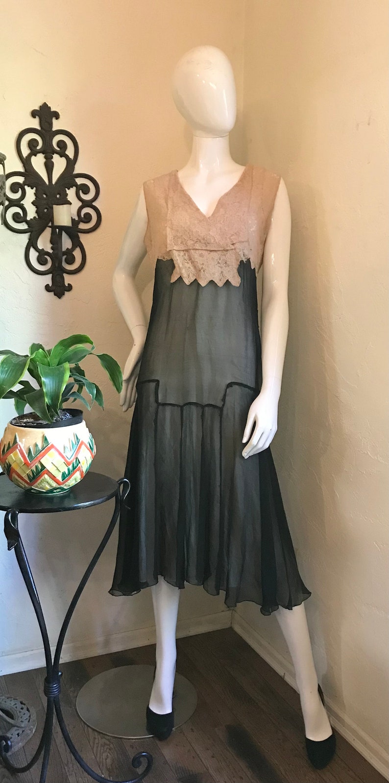 1920's 30's Art Deco Flapper Silk Chiffon & Lace Dress S-M image 2