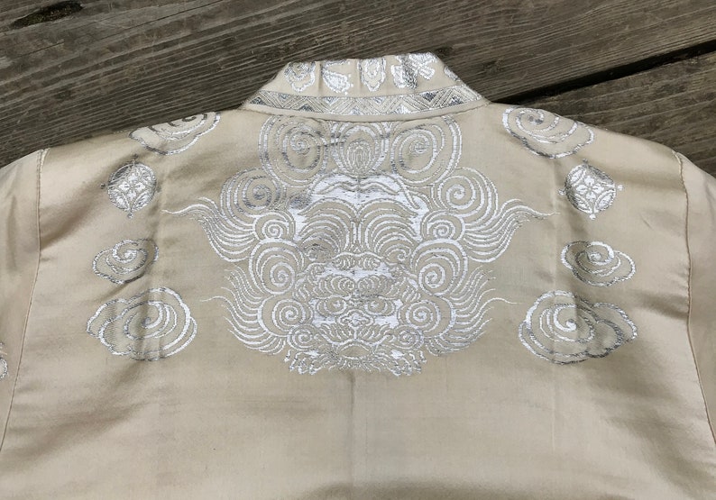 1930s 1940's Japanese Ivory & Silver Silk Dragon embossed Jacket S-M image 7