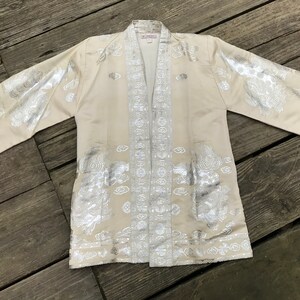 1930s 1940's Japanese Ivory & Silver Silk Dragon embossed Jacket S-M image 5