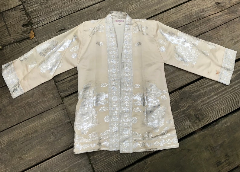 1930s 1940's Japanese Ivory & Silver Silk Dragon embossed Jacket S-M image 5