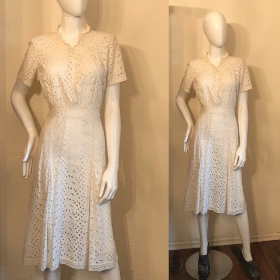 1930's Darling White Daisy Eyelet Day Dress - M