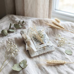 Tarjeta botánica de paniculata hecha a mano / Papel de algodón reciclado, felicitación inspirada en la naturaleza