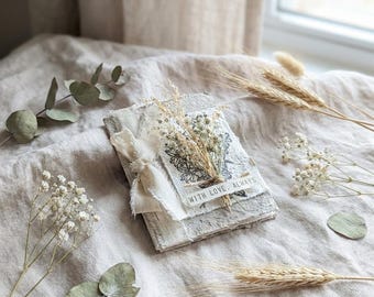Carte de voeux de fleurs pressées faites à la main, gypsophile en papier de coton