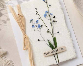 Tarjeta personalizada con flores prensadas para ocasiones especiales / Tarjeta de felicitación hecha a mano en papel de algodón / Tarjeta floral con nomeolvides naturales / Regalo de cumpleaños o aniversario
