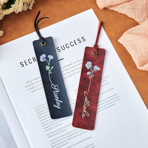 Marcapáginas personalizado con nombre grabado, marcapáginas vintage de piel sintética con diseño floral, marcapáginas floral personalizado para amantes de los libros, accesorio estético para libros.