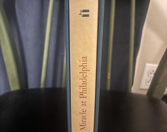 O livro em caixa "O Milagre na Filadélfia", The American Press
