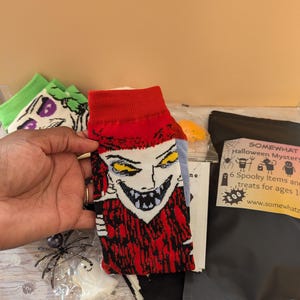 HALLOWEEN MYSTERY Surprise GRAB Bag for ages 10 to 110 - 6 Unique Items & 3 Candy Treats - Halloween Party Favor Bag, Surprise Bag, Gift Bag