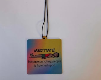 Odświeżacz powietrza do samochodu Jasmine, odświeżacz powietrza Meditate Yogi, humorystyczna afirmacja w formie dekoracji samochodowej