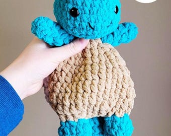 Pobierz wzór Amigurumi Squirt the Turtle w formacie PDF. Pluszowe zwierzątko dla niemowląt. Łatwe i przyjazne dla początkujących.