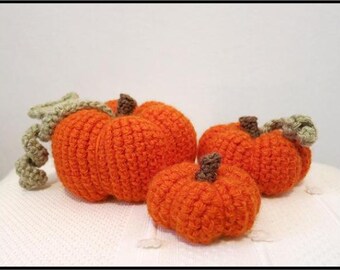 Pobierz wzór PDF na dynię amigurumi. Pluszowy miś z motywem zwierzątka. Łatwy i przyjazny dla początkujących.