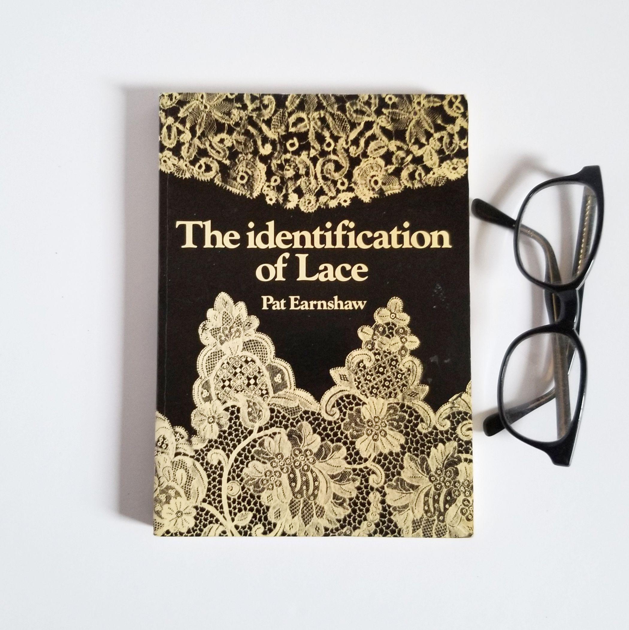 【洋書】Lace in Fashion by Pat Earnshaw The Identification of Lace - Pat Earnshaw - Vintage Softcover Book