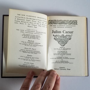 Julius Caesar William Shakespeare Play Vintage Purple Hardcover Book Classic English Literature School Textbook image 3