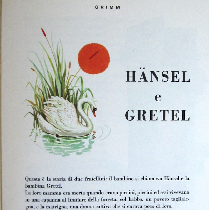 May include: An illustration of a white swan swimming in a pond with green reeds and a red sun in the background. The text "H&Auml;NSEL e GRETEL" is written in black letters on a white background. The text below the illustration reads "Questa &egrave; la storia di due fratellini: il bambino si chiamava H&auml;nsel e la bambina Gretel. La loro mamma era morta quando erano piccini, piccini ed essi vivevano in una capanna al limitare della foresta, col babbo, un povero taglialegna, e la matrigna, una donna cattiva che si curava poco di loro."