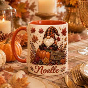 Personlig pumpafält-tomtemugg, höstkaffemugg med eget namn, hösttomtekopp, Thanksgiving-present, mysig höstmugg