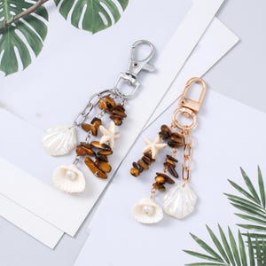 Llavero de estrella de mar, colgante para bolso con forma de concha, llavero de piedra ojo de tigre, colgante de concha de perla, llavero playero, regalo de llavero costero para ella.