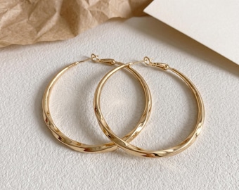 Pendientes de aro chapados en oro de 18 quilates, aros de oro retorcidos, pendientes de aro texturizados, pendientes de aro grandes de oro, pendientes llamativos, regalo para ella.