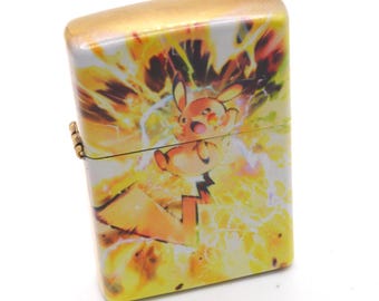 Encendedor dorado de Pikachu con diseño completo