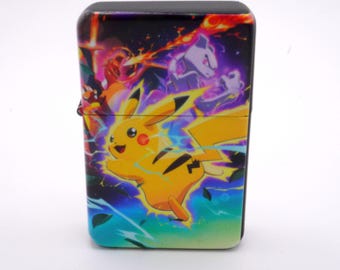 Encendedor de Pikachu y Mewtwo con arte completo