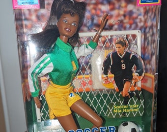 Soccer Christie Women's World Cup FIFA 1998 Mattel 20351 NRFB Black Barbie