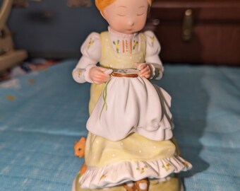 1973 Holly Hobbie Ceramic Figurine 8" Girl doing embroidery with orange cat | World Wide Art INC | made in Japan Vintage