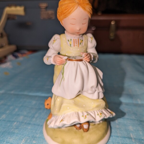 1973 Holly Hobbie Ceramic Figurine 8" Girl doing embroidery with orange cat | World Wide Art INC | made in Japan Vintage