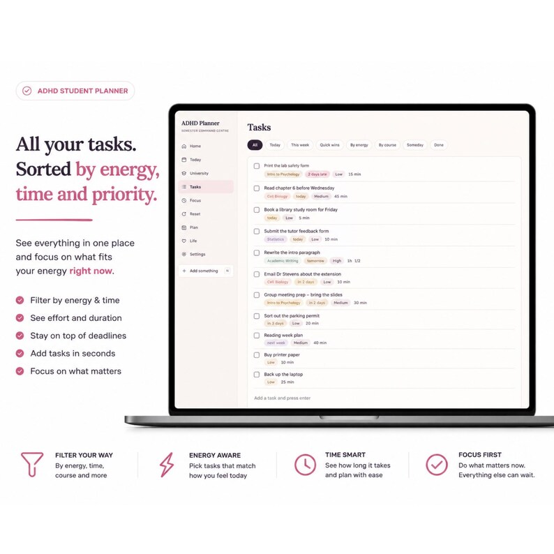 Pu&ograve; includere: Un pianificatore digitale per studenti ADHD visualizzato su uno schermo di un portatile, con un'interfaccia di gestione attivit&agrave; per energia, tempo e priorit&agrave;. Il testo recita: All your tasks. Sorted by energy, time and priority. Filter your way, energy aware, time smart, focus first.