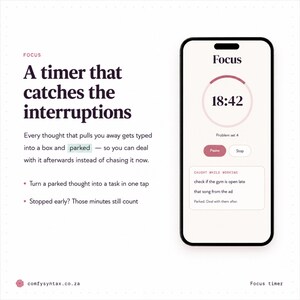 Pu&ograve; includere: Lo schermo di uno smartphone mostra un'app timer con il testo Focus, 18:42, e un elenco di pensieri annotati come check if the gym is open late e that song from the ad. L'interfaccia presenta pulsanti di pausa e stop in colore rosa tenue.