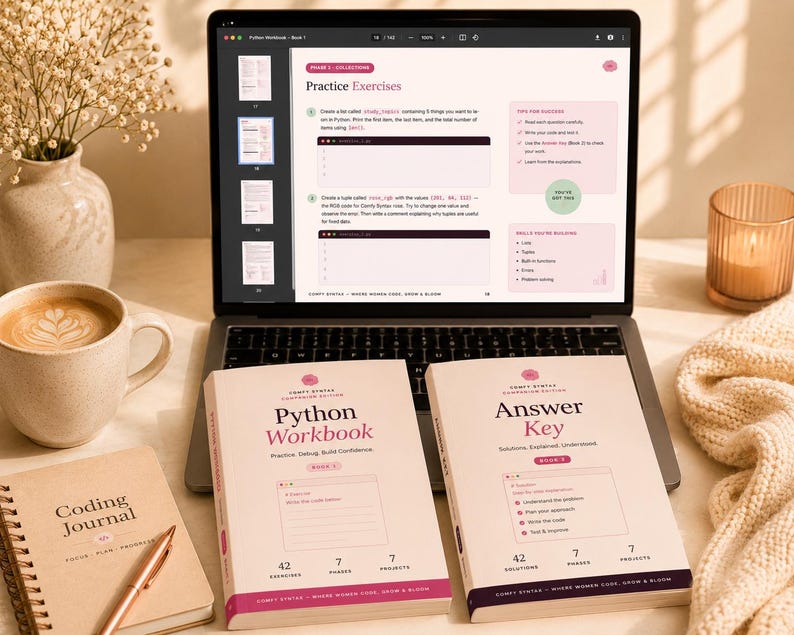 K&ouml;nnte beinhalten: Ein Laptop zeigt eine Seite eines Python-Arbeitsbuchs mit &Uuml;bungen, platziert hinter einem physischen Python Workbook und einem Answer Key. Ein spiralgebundenes Coding Journal, ein Stift, eine Kaffeetasse und eine Kerze stehen auf dem Schreibtisch.