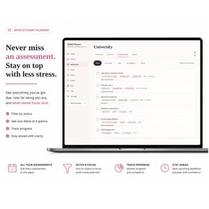 Pu&ograve; includere: Un pianificatore digitale per studenti ADHD visualizzato su uno schermo di un portatile, che mostra una dashboard per le valutazioni universitarie con elenchi di attivit&agrave;, barre di avanzamento e filtri di stato. L'interfaccia include intestazioni come Never miss an assessment e Stay on top with less stress, insieme a icone per monitorare le scadenze.