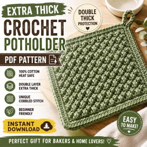 Op de afbeelding: Een vierkante, saliegroene gehaakte pannenlap met een gestructureerd patroon van kobbelsteken en een klein lusje in de hoek om op te hangen. De afbeelding bevat tekst met Extra Thick Crochet Potholder PDF Pattern, Double Thick Protection en Instant Download.