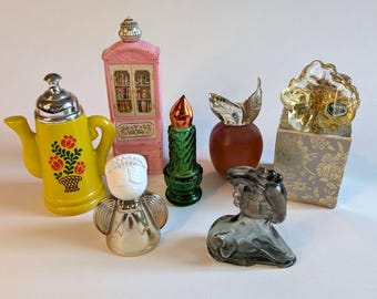 Kolekcja zabytkowych szklanych butelek perfum Avon – osioł, jabłko, anioł, świeca, czajniczek, kwiat, sekretarzyk