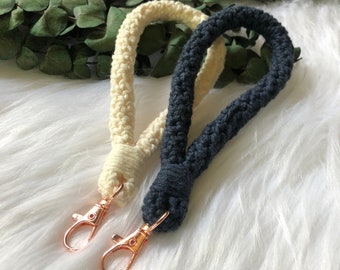 Custom wristlet keychain for women. Wrist strap. Macrame wristlet keychain. Keyfob lanyard. Bridesmaid gift, thank you gift. Boho accessory