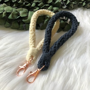 Custom wristlet keychain for women. Wrist strap. Macrame wristlet keychain. Keyfob lanyard. Bridesmaid gift, thank you gift. Boho accessory