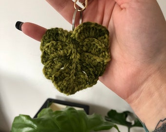 Monstera leaf keychain, plant lover gift. Houseplant gift. Tropical keychain for her, Bridesmaid keychain gift. Gardening keyring charm gift