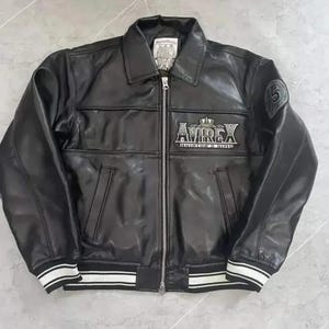 Chaqueta universitaria de cuero Avirex 75th Anniversary, con águila bordada, estilo urbano Heritage. imagen 3