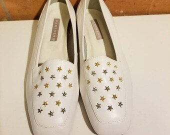 METAL STAR FLATS // White Leather Studded Partners Ballet Flats Vintage 80's Size 7 Comfortable Preppy Square Toes 90's July 4th Gold Silver