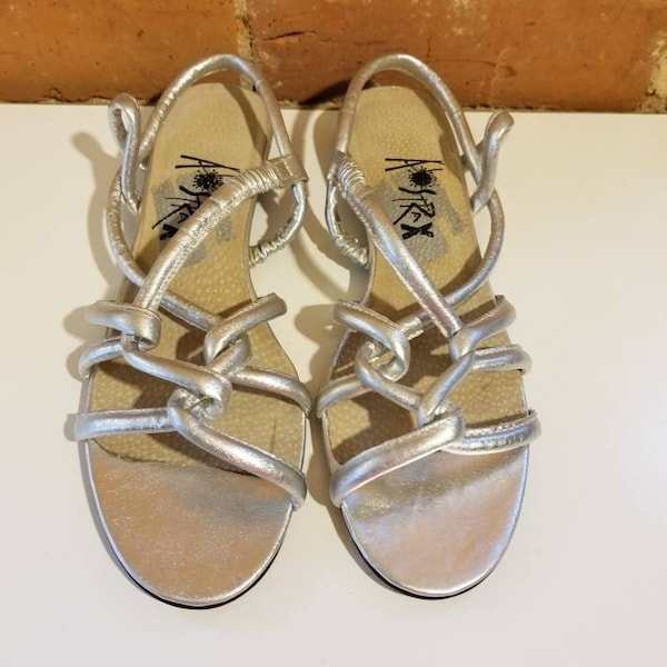 METALLIC SILVER SANDALS // Vintage Abstrax 80's Strappy Criss Cross Open Toe Sandals Flats Size 6 Summer Vaca 90's Hipster Punk Preppy Mod