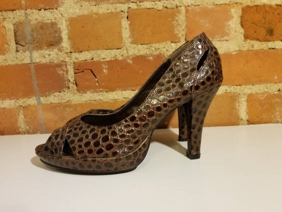 CHOCOLATE BROWN HEELS // Vintage 90's Does 40's B… - image 3