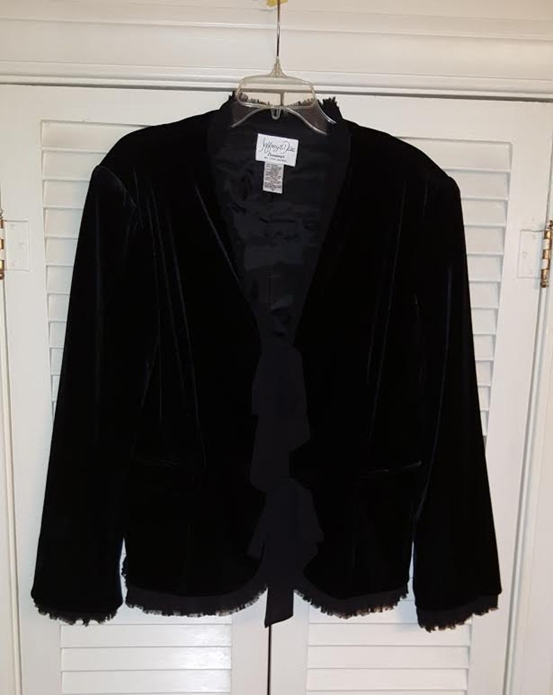 JEFFREY /& DARA EVENINGS Tom Barra Black Velvet Blazer Jacket Bow Tie Closure Vintage Size 16 Plus 90/'s Wedding Formal Occasion Funeral