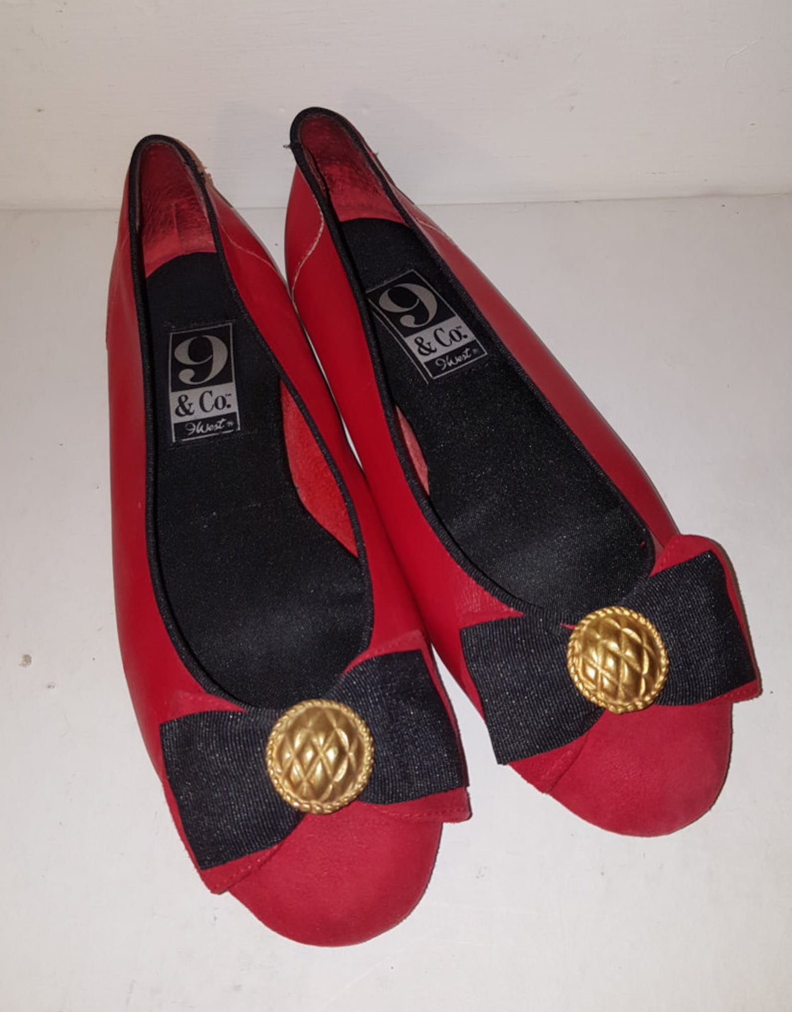 the red shoes // 9 west ballet flats 80's suede 9&co. bow shoes 90's leather size 7.5