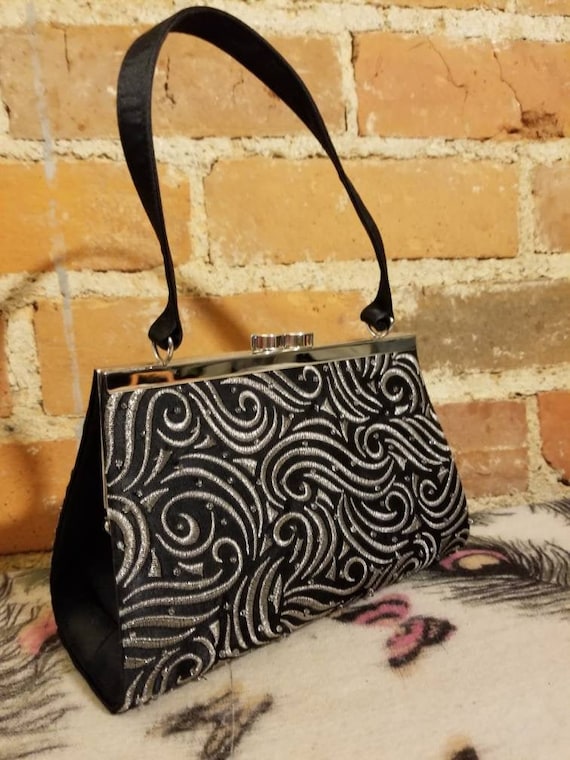 SILVER SWIRLS PURSE // 90's Vintage Cocktail Prom 